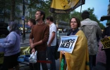 Des manifestants prennent part à un rassemblement en soutien au président argentin Javier Milei, à l'occasion du début de sa visite en France, à Paris, le 30 septembre 2026