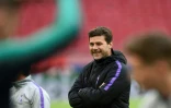 L'entraîneur de Tottenham Mauricio Pochettino dirige une séance d'entraînement, le 7 mai 2019 à Amsterdam