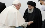 Le grand ayatollah chiite Ali Sistani et le pape François à Najaf (Irak) le 6 mars 2021