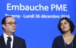 François Hollande et la ministre du Travail Myriam lors d'une visite à l'usine ETNA le 26 décembre 2016 à Taverny