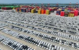 Des voitures fabriquées en Chine prêtes à l'exportation dans le port de Nanjing, dans l'est du pays, le 16 avril 2025
