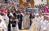 Le pape Léon XIV lors de la procession du Corpus Christi après une messe géante célébrée place de Cibeles, dans le centre de Madrid, le 7 juin 2026