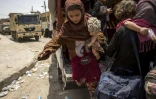 Une fillette irakienne qui fuit les combats de Mossoul, le 8 juillet 2017