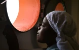 Une jeune femme à bord de l'Aquarius, au large des côtes libyennes le 26 mai 2016