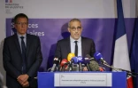 Le procureur de la République d'Evry Grégoire Dulin (d) lors d'une conférence de presse sur le meurtre de la collégienne Louise, le 12 février 2025 à Evry, dans l'Essonne