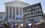 Des manifestants anti-avortement devant la Cour suprême, à Washington, le 25 juin 2018