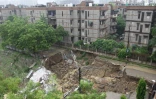 Une route endommagée par les pluies diluviennes à Ghaziabad, dans la banlieue de New Dehli, en Inde, le 26 juillet 2018.