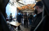Les forces de sécurité syriennes sont rassemblées sur les lieux d'une explosion survenue dans un café de la capitale, Damas, le 2 juillet 2026
