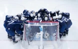 Les joueuses de l'équipe de France de hockey se rassemblent avant un match lors des Jeux olympiques d'hiver à Milan, le 8 février 2026
