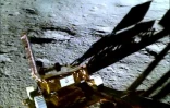 Image tirée d'une vidéo diffusée le 25 août 2023 par l'Organisation indienne de recherche spatiale (ISRO) montrant le robot mobile indien lors d'une manoeuvre pour atteindre la surface de la Lune
