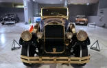 Une voiture Pierce Arrow Model A de 1930 exposée au Musée des voitures anciennes près de Téhéran, le 24 novembre 2021 en Iran