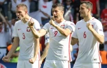 Les Polonais Artur Jedrzejczyk, Robert Lewandowski et Tomasz Jodlowiec Ă l'issue du match Pologne/Suisse le 25 juin 2016 Ă Saint-Etienne