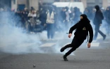 Des jeunes cagoulés lors d'une manifestation contre les violences policières le 23 février 2017 à Paris 