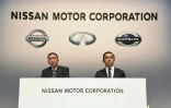 Le patron exécutif de Nissan Hiroto Saikawa (g) et le PDG du groupe Carlos Ghosn, lors d'une réunion d'actionnaires à Yokohama, le 26 juin 2018