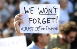 Un manifestant brandit une affiche lors d'une manifestation pour réclamer justice pour la journaliste et blogueuse Daphne Caruana Galizia, à La Valette, le 22 octobre 2017