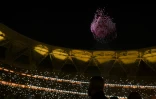 Le visage de Karim Benzema, recrue d'Al-Ittihad, projeté en mapping 3D au dessus du stade, lors de sa présentation devant les supporters, à Jeddah, le 8 juin 2023