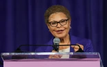 La maire de Los Angeles, Karen Bass, s’exprime lors de l’ouverture d’une nouvelle ligne de métro à Los Angeles le 8 mai 2026