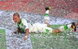 Alexandra Popp, joueuse de Wolfsburg, célèbre la victoire de son équipe en Coupe d'Allemagne face à Sand, le 21 mai 2016 à Cologne