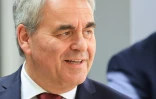 Le président de la région Hauts-de-France, Xavier Bertrand (LR), visite le Centre hospitalier universitaire (CHU) d'Amiens-Picardie, à Amiens, dans le nord de la France, le 8 juin 2026