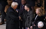 Le président élu américain Donald Trump et le président ukrainien Volodymyr Zelensky à la cérémonie de réouverture de Notre-Dame de Paris le 7 décembre 2024