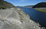 Le barrage de Vinca avec un niveau d'eau bas, suite à un hiver sec, à Corbère-les-Cabanes, dans les Pyrénées-Orientales, le 20 mars 2023