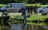 Des plongeurs de la gendarmerie sondent un étang près duquel a disparu une adolescente, le 27 septembre 2023 à Saint-Blaise-la-Roche, dans le Bas-Rhin