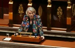 La ministre de la Santé Stéphanie Rist s'adresse aux députés à l'Assemblée nationale, le 16 décembre 2025 à Paris