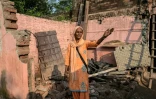 L'ouvrière agricole Mandeep Kaur dans sa maison endommagée par les inondations, lors d'une interview avec l'AFP dans le village de Toor, dans l'Etat du Pendjab, le 11 septembre 2025 en Inde