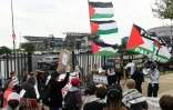 Des manifestants propalestiniens sont rassemblés près du Lincoln Financial Field où Ed Sheeran doit donner un concert, le 19 septembre 2026 à Philadelphie aux Etats-Unis