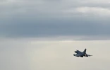 Un Mirage 2000-5F décolle de la base aérienne de Luxeuil-Saint-Sauveur, en Haute-Saône, pour aller assurer une mission de "police du ciel" au-dessus des pays baltes, le 13 mars 2022