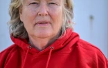 Elane Heffernan, membre du groupe SOS Whitstable, sur la plage de Tankerton à Whitstable, dans le sud-est de l'Angleterre, le 23 juillet 2025 