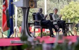 La présidente de la Commission européen Ursula von der Leyen (d) et le président kényan William Ruto à l'occasion de la signature d'un accord commercial, le 18 décembre 2023 à Nairobi