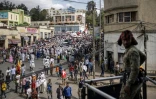 Un policier en faction à la veille de la fête éthiopienne orthodoxe de Timkat à Gondar, principale ville de la région éthiopienne de l'Amhara théâtre d'un conflit armé depuis plusieurs mois, le 19 janvier 2024