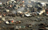 Vue aérienne des destructions dans le département de Miyagi au lendemain d'un tsunami, le 12 mars 2011 au Jaon