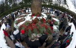 Des communistes et des socialistes commémorent les meurtres de Rosa Luxemburg et de Karl Liebknecht devant le monument pour les socialistes à Berlin, le 9 janvier 2011, 