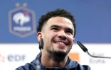 Le jeune milieu de terrain français Warren Zaïre-Emery, en conférence de presse, le 16 novembre 2023 à Clairefontaine
