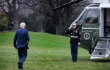Le président américain Joe Biden s'apprête à quitter la Maison Blanche à bord de l'hélicoptère Marine One, le 28 février 2024 à Washington