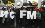 Des professeurs d'université manifestent contre des coupes budgétaires dans les universités publiques argentines le 30 août 2018 à Buenos Aires