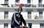 Un manifestant à Alger, le 3 avril 2019