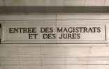 Le projet prévoit également, sans attendre la fin de l'expérimentation prévue pour 2022, de généraliser les cours criminelles départementales, composées de cinq magistrats professionnels, sans jury populaire