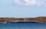 Le porte-avions américain USS Theodore Roosevelt à la base navale de Guam dans la mer des Philippines, le 10 avril 2020 