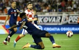 Le milieu de terrain français Aurélien Tchouameni (g) face à la Croatie, en Ligue des nations, le 6 juin 2022 à Split