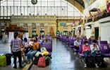 Le hall de la gare de Hua Lamphong, Ă Bangkok, le 22 juin 2021 en ThaĂŻlande