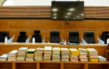 Les dossiers de l'affaire Hélène Pastor au tribunal d'Aix-en-Provence au premier jour du procès en appel, le 18 octobre 2021
