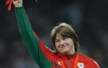 L'athlète bélarusse Nadzeya Ostapchuk avec sa médaille de bronze olympique au lancer de poids, le 17 août 2008 aux Jeux de Pékin