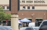 Le Santa Fe High School où un élève  a tué 10 personnes et en a blessé 10 autres vendredi