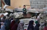 Prières de l'Aïd al-Fitr, qui marque la fin du ramadan, dans le camp de réfugiés palestiniens de Nuseirat, dans le centre de la bande de Gaza, le 30 mars 2025