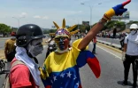 Des manifestants antigouvernementaux défilent à Caracas à l'occasion du 1er Mai 2019.