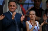 Le minisre russe des Sports Vitaly Moutko et la championne olympique au 20 km marche en 2012 Olga Kaniskina lors de la réunion d'athlétisme "Stars de 2016", le 28 juillet 2016 à Moscou