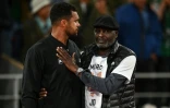 Jo-Wilfried Tsonga salué par son père qui porte un tshirt "Merci Jo" lors de ses adieux au tennis, à Roland-Garros le 24 mai 2022